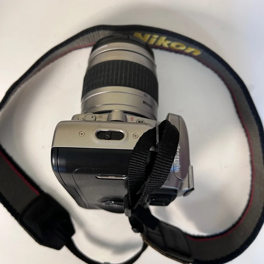 ONLY PARTS: Nikon N80 SLR Film Camera with Nikon 28-80mm Lens and Nikon Strap‎
